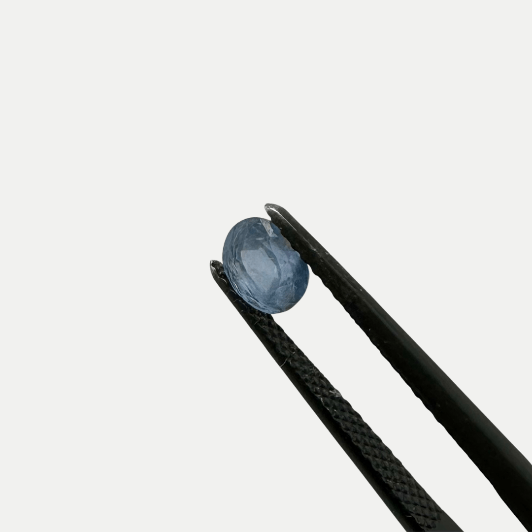 61 Záfiro azul - corte oval - 0.69 ct - Medida: 5.3 mm x 4.5 mm (incluye montura)